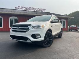 Ford Escape  2017 Titanium Ecoboost 4WD, 8 pneus $ 15942